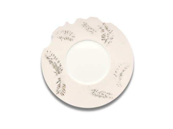 Assiettes originales en jesmonite et porcelaine de Limoges. Un nouvel art de la table