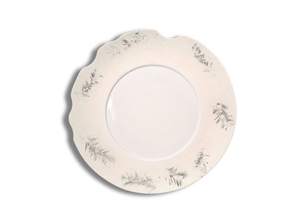 Assiettes originales en jesmonite et porcelaine de Limoges. Un nouvel art de la table