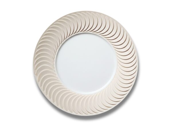 Assiettes originales en jesmonite et porcelaine de Limoges. Un nouvel art de la table