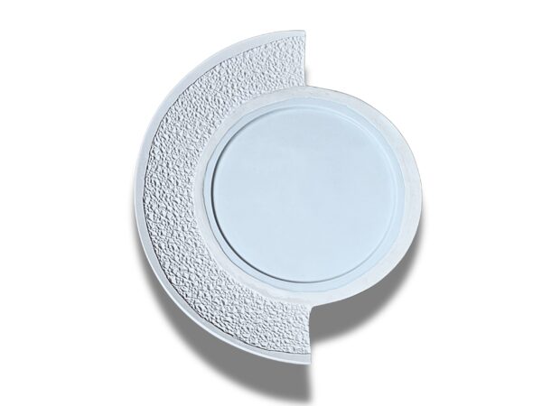 Assiettes originales en jesmonite et porcelaine de Limoges. Un nouvel art de la table