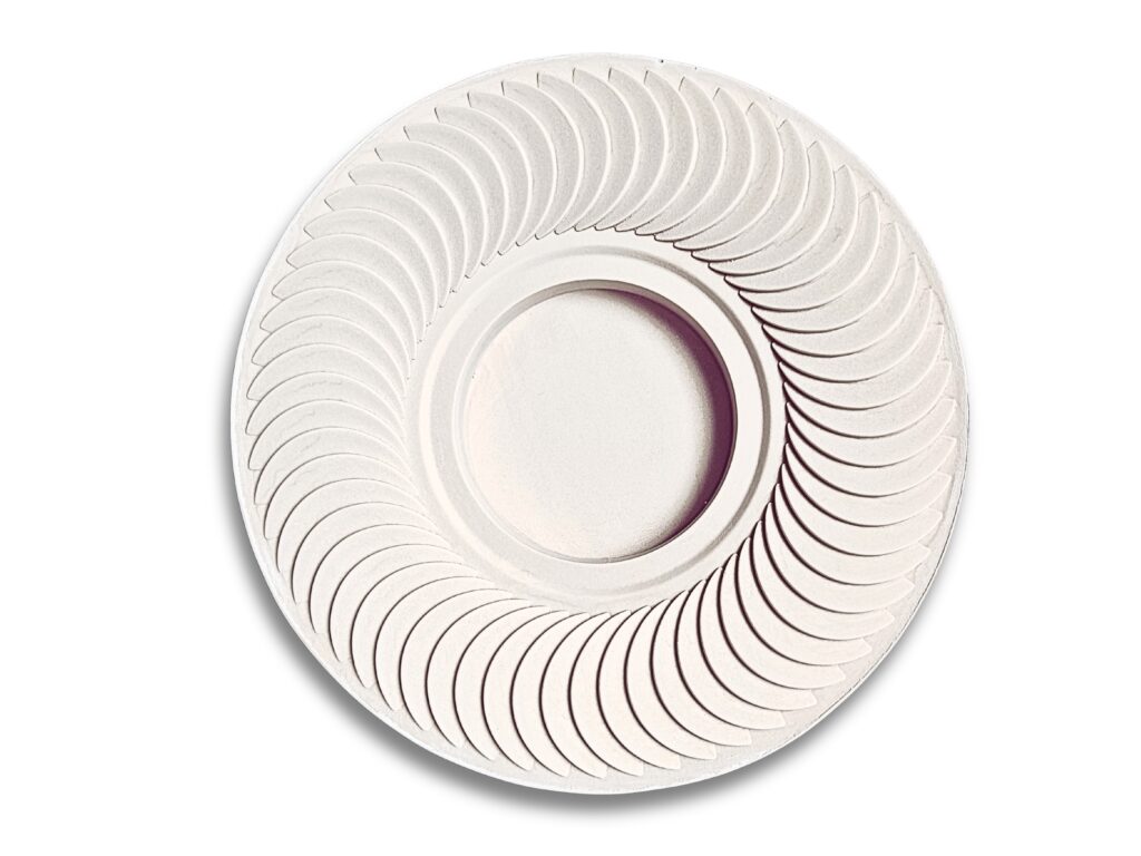 Original plates in jesmonite and Limoges porcelain. Tableware novelties