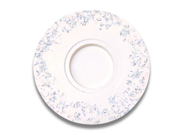 Assiettes originales en jesmonite et porcelaine de Limoges. Un nouvel art de la table